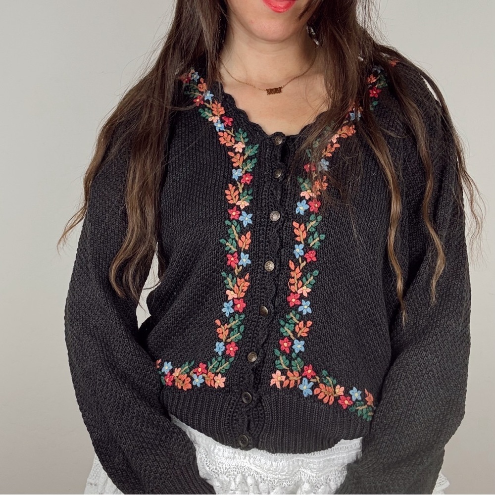 Vintage Cottagecore ramie/cotton flower embroidered knit button down sweater